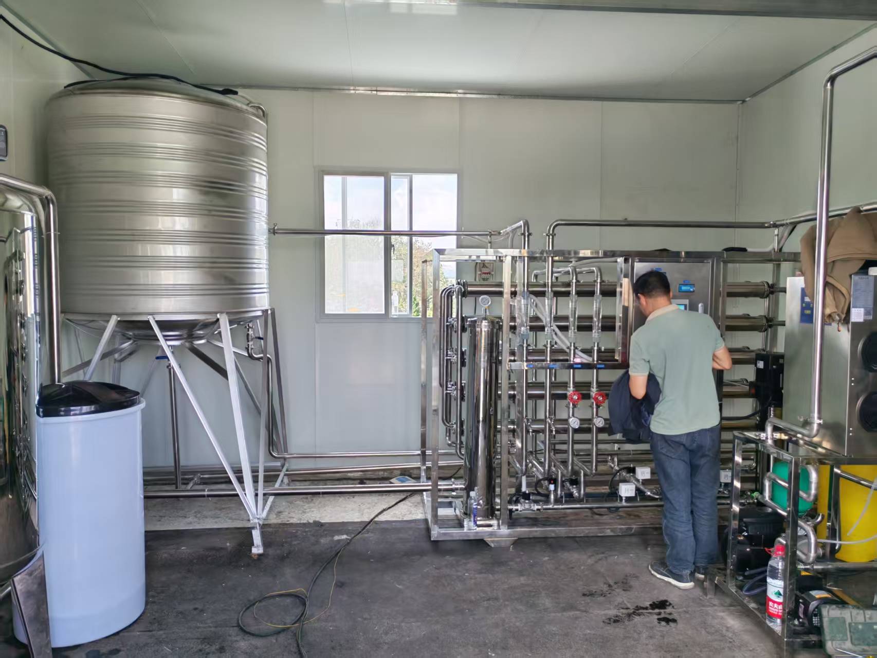 F99B5695F7B3495353601106D3CC570A