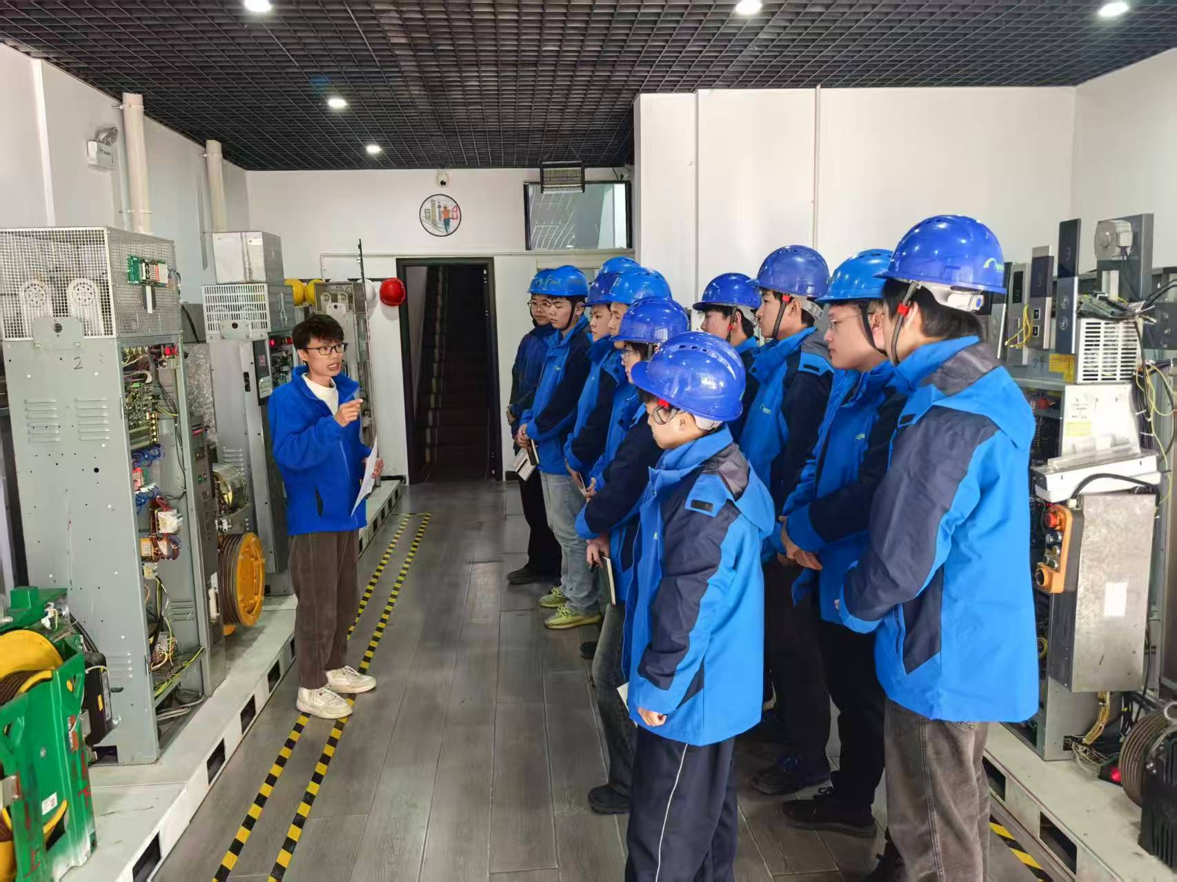 6DC785D19E1D2A777AEFDC0E441A9327