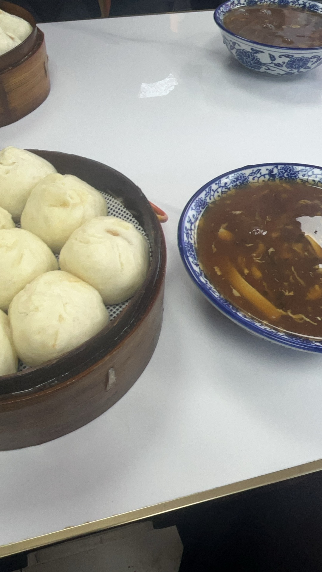 早餐的时候去喝胡辣汤，新疆也有很多卖早餐的