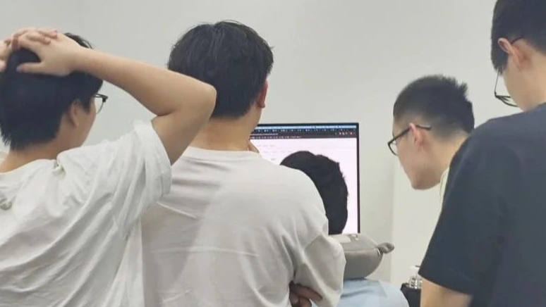 会Vibe Coding的同事：我一个人干掉整个技术部！