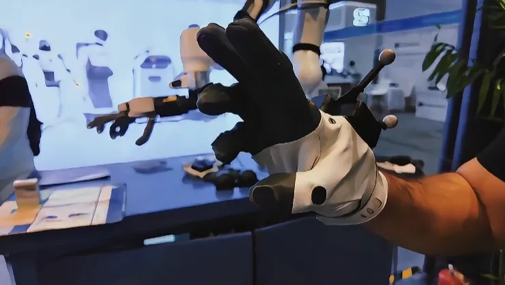 搜维尔科技：IROS 2025圆满落幕｜MANUS手套展示世界级手部追踪技术，从遥操作到具身智能！