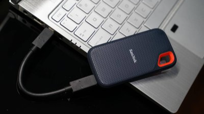 闪迪固态硬盘接入电脑不识别了