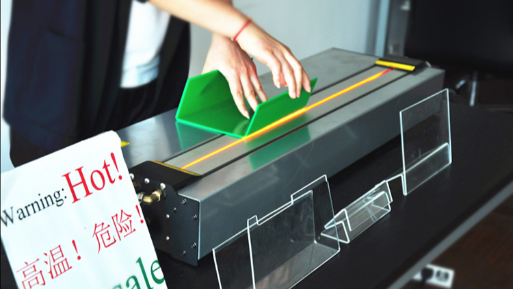 如何分辨亚克力材质的好坏-亚克力选材购买-代加工-外协加工-委外加工-激光代加工-河南郑州亚克力切割雕刻代加工-芯晨微纳（河南）