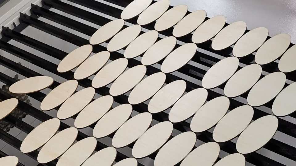 半椭圆蛋绘画手工木片diy装饰片挂牌幼儿园进区卡挂式不规则异形-外协加工-委外加工-激光代加工-河南郑州-芯晨微纳（河南）光电科技有限公司