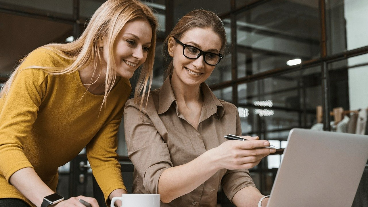 Moka远程招聘系统：2025年AI视频面试+电子签零接触入职标准方案