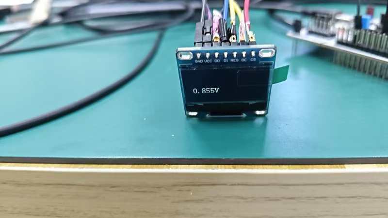 利用STM32开发板制作简易电压表