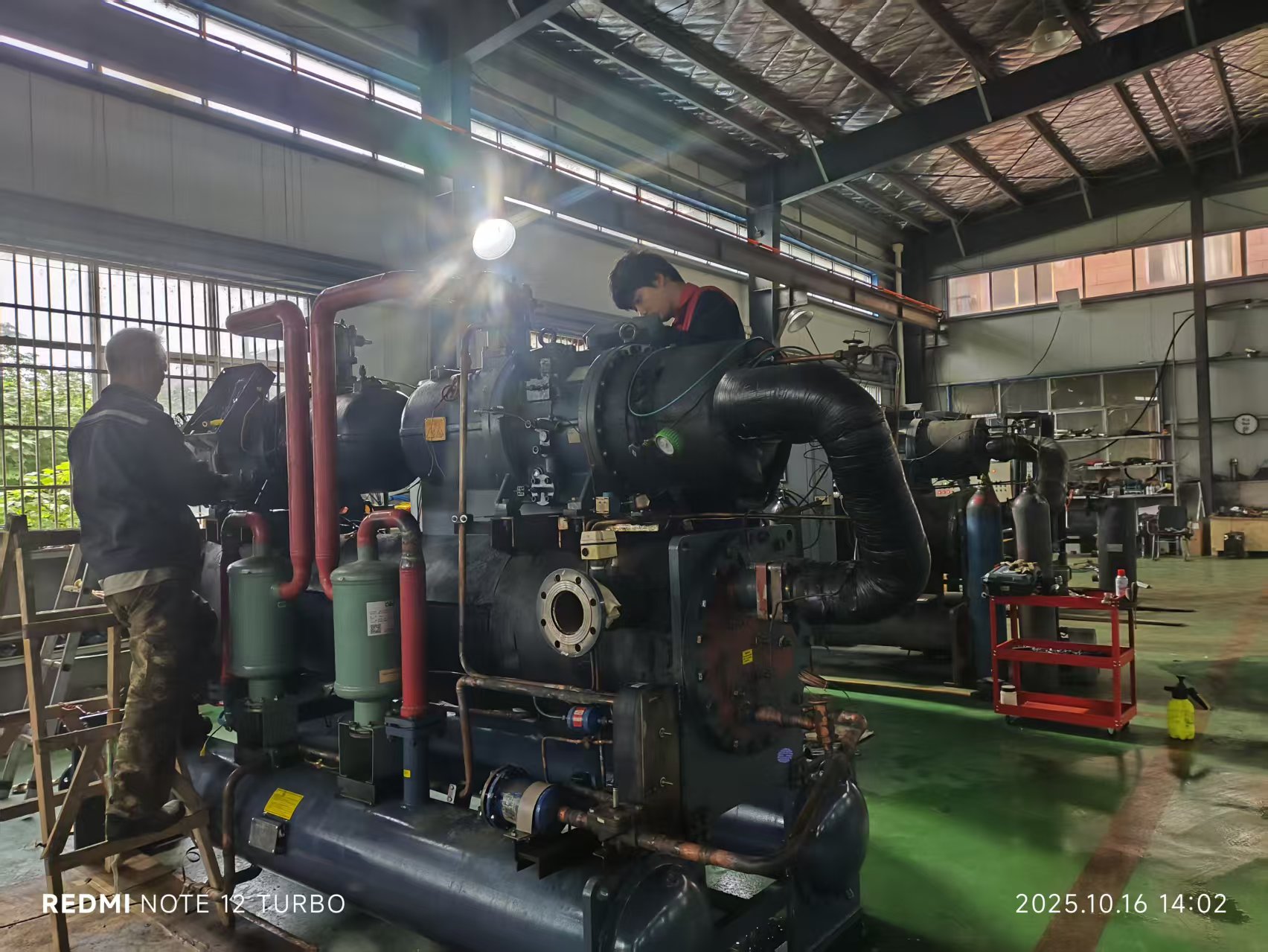 专业制冷团队工作现场