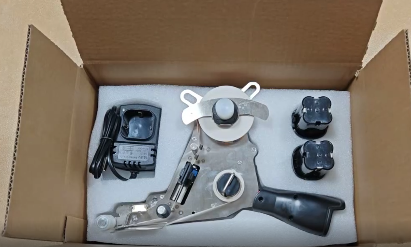 手持贴标机设备展示