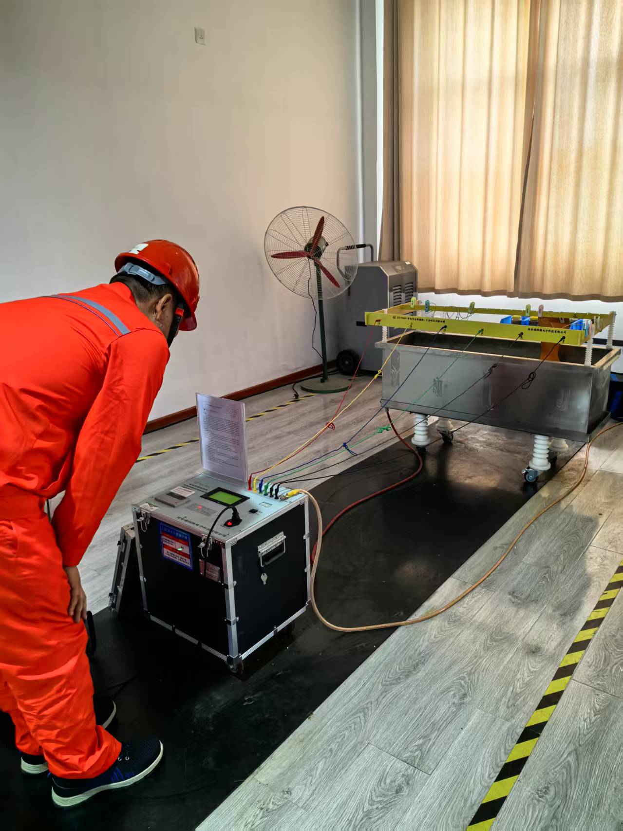 技术人员工作现场