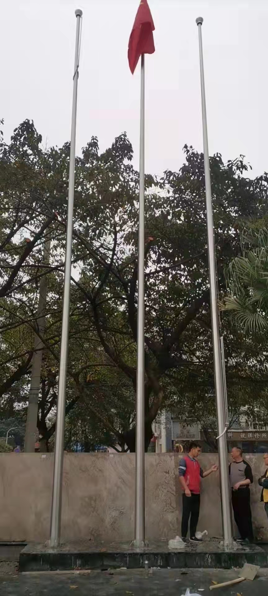 旗杆安装施工现场