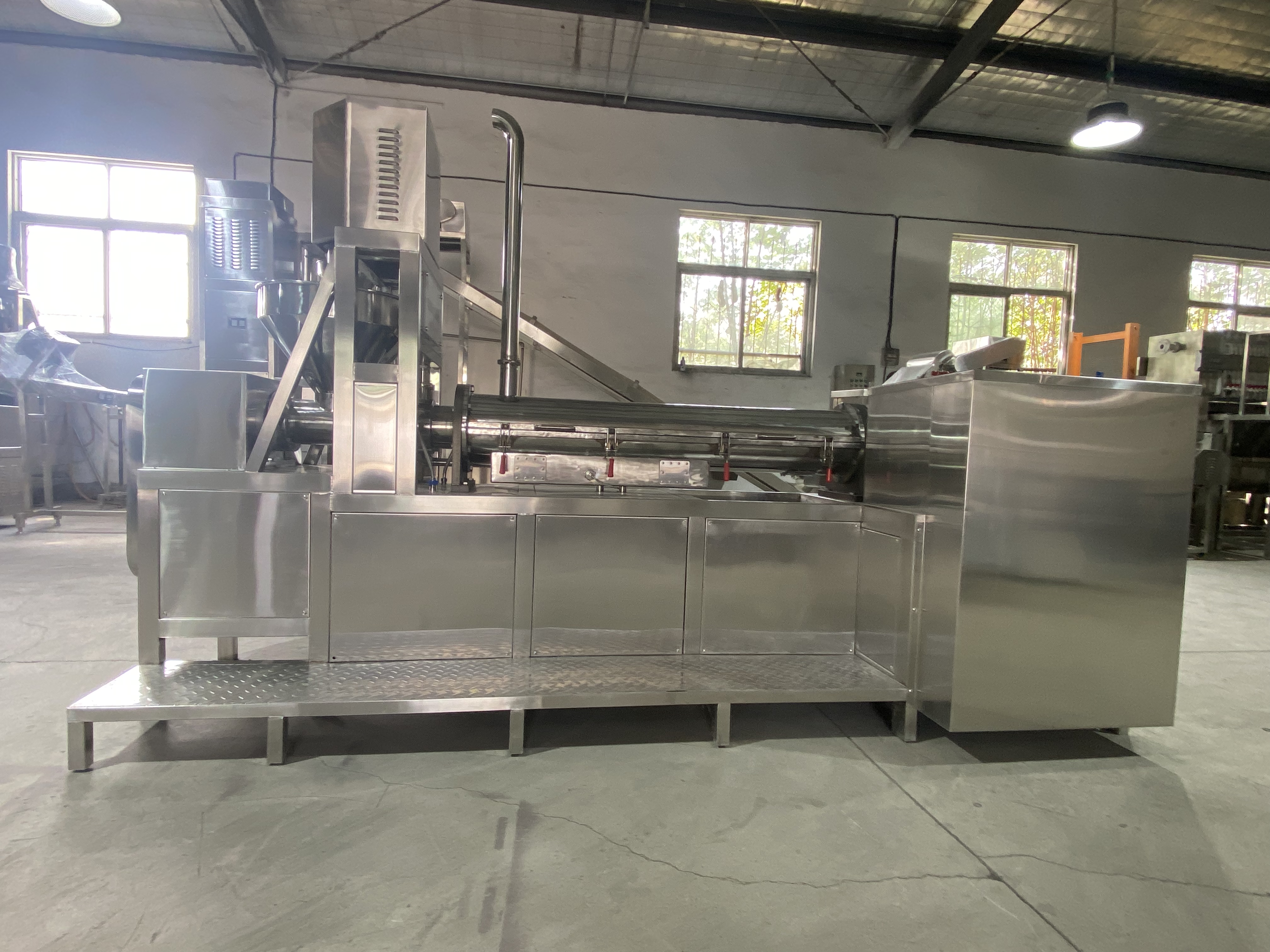 卧式蒸煮机工作现场