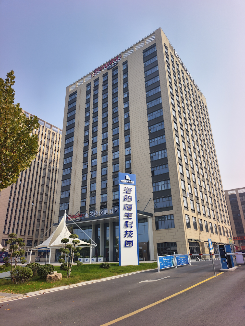 伸缩门安装现场