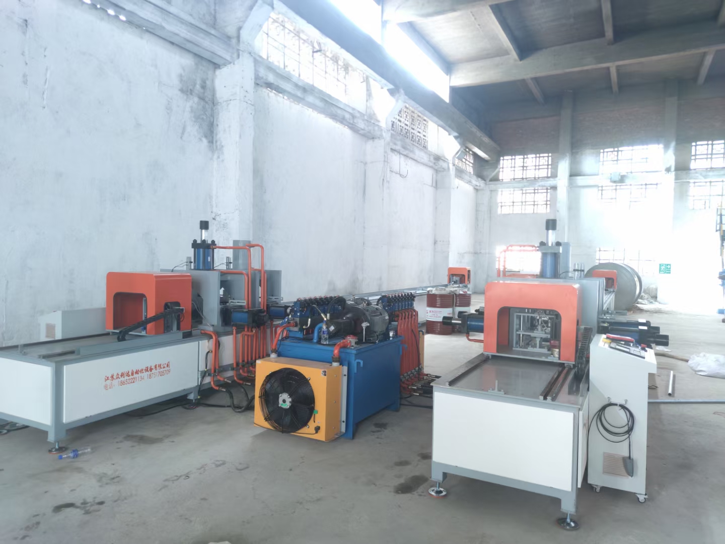 H钢冲孔液压设备操作场景