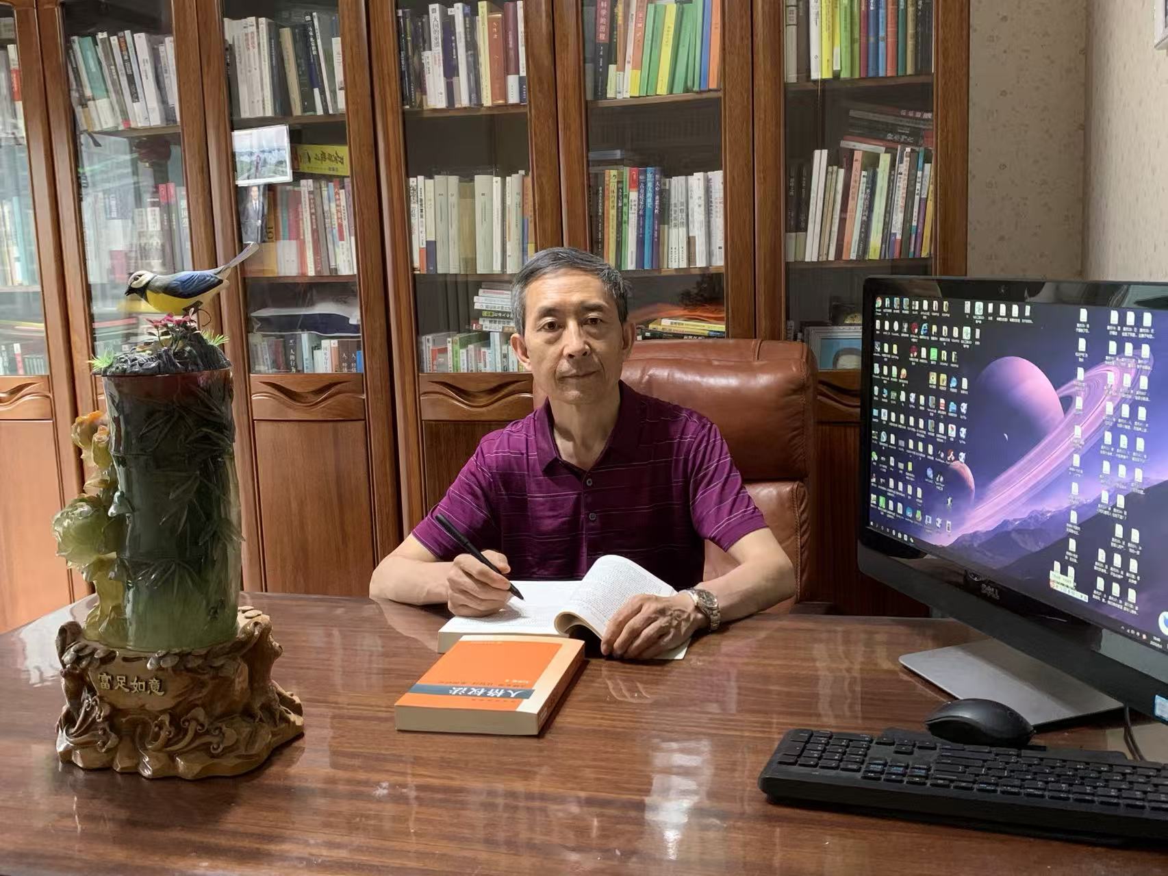 律师团队讨论案件