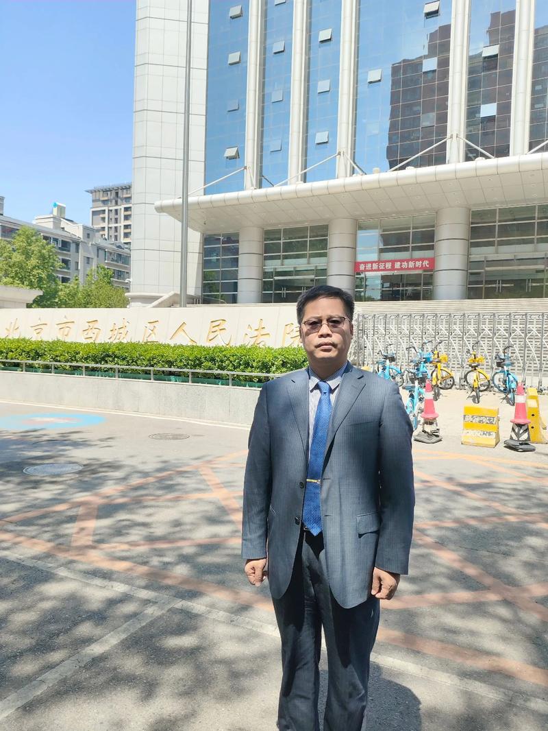 彭艳军律师专业形象