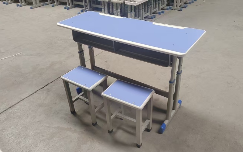 课桌椅生产车间