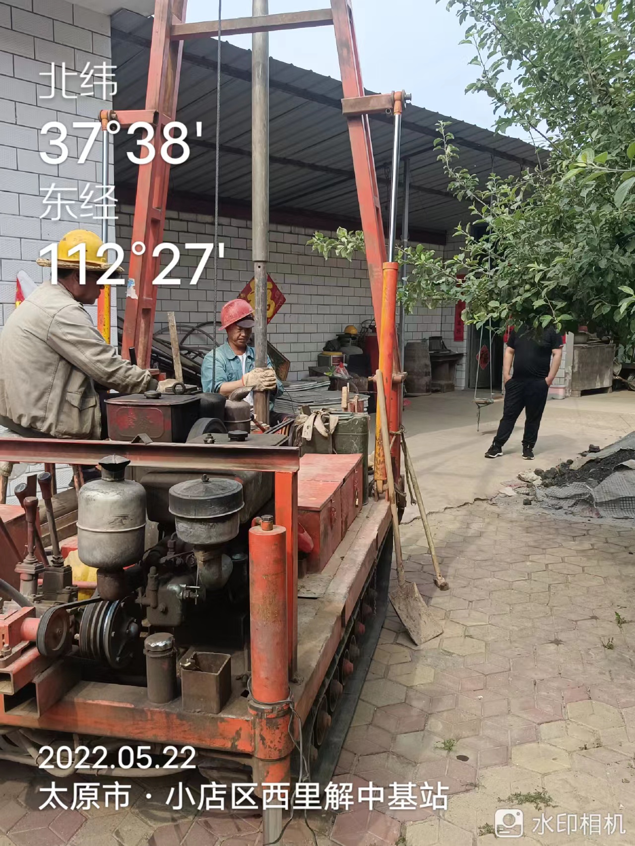 专业的工程测绘作业现场,保障数据精准