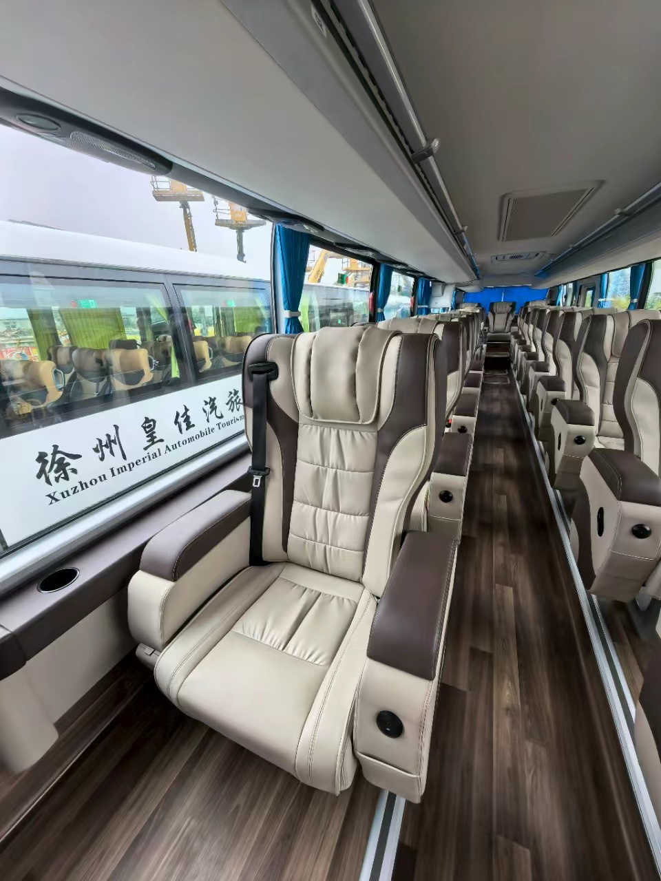 高端商务接待场景-丰田考斯特