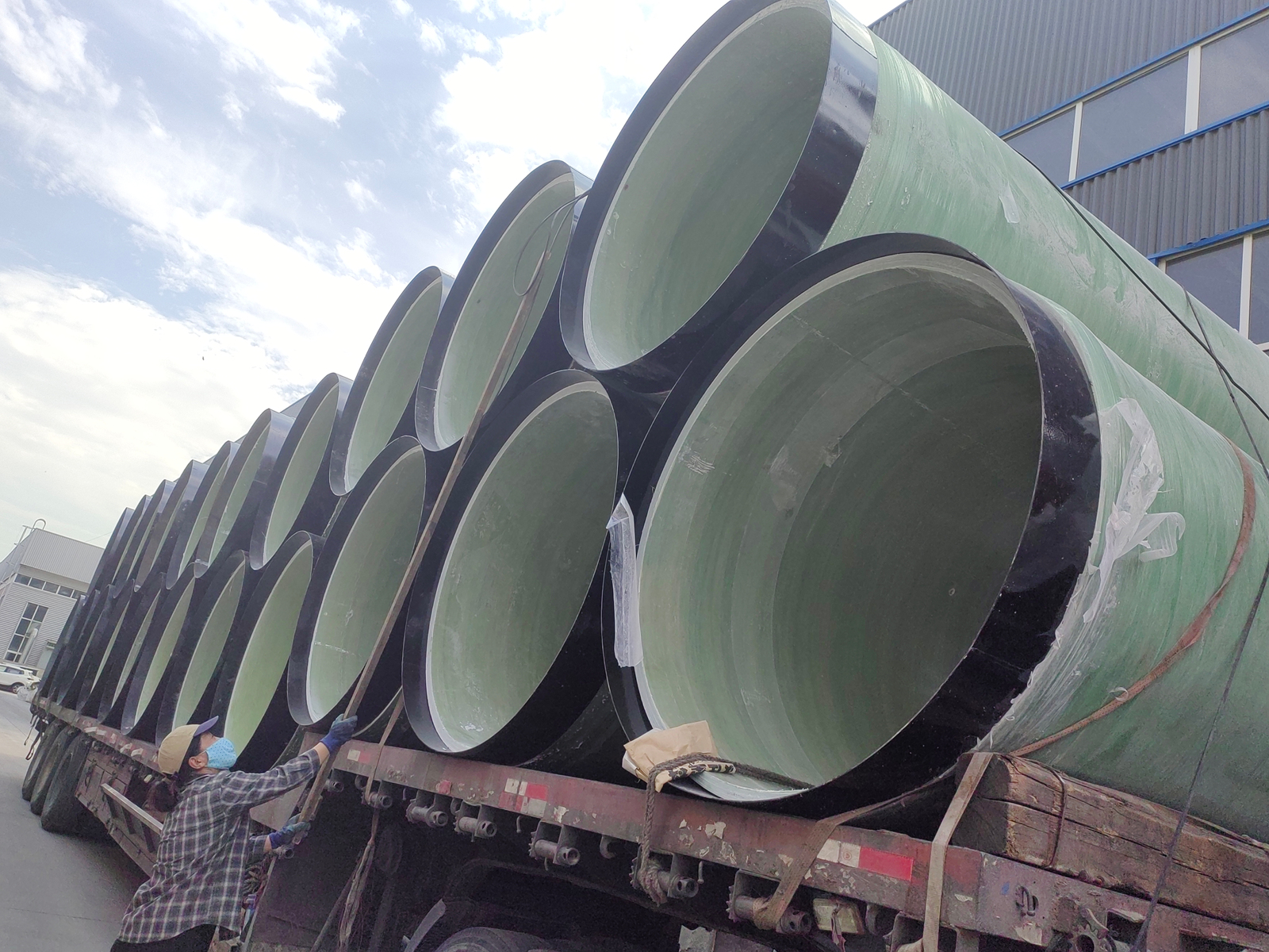 文进玻璃钢夹砂管道生产车间实景