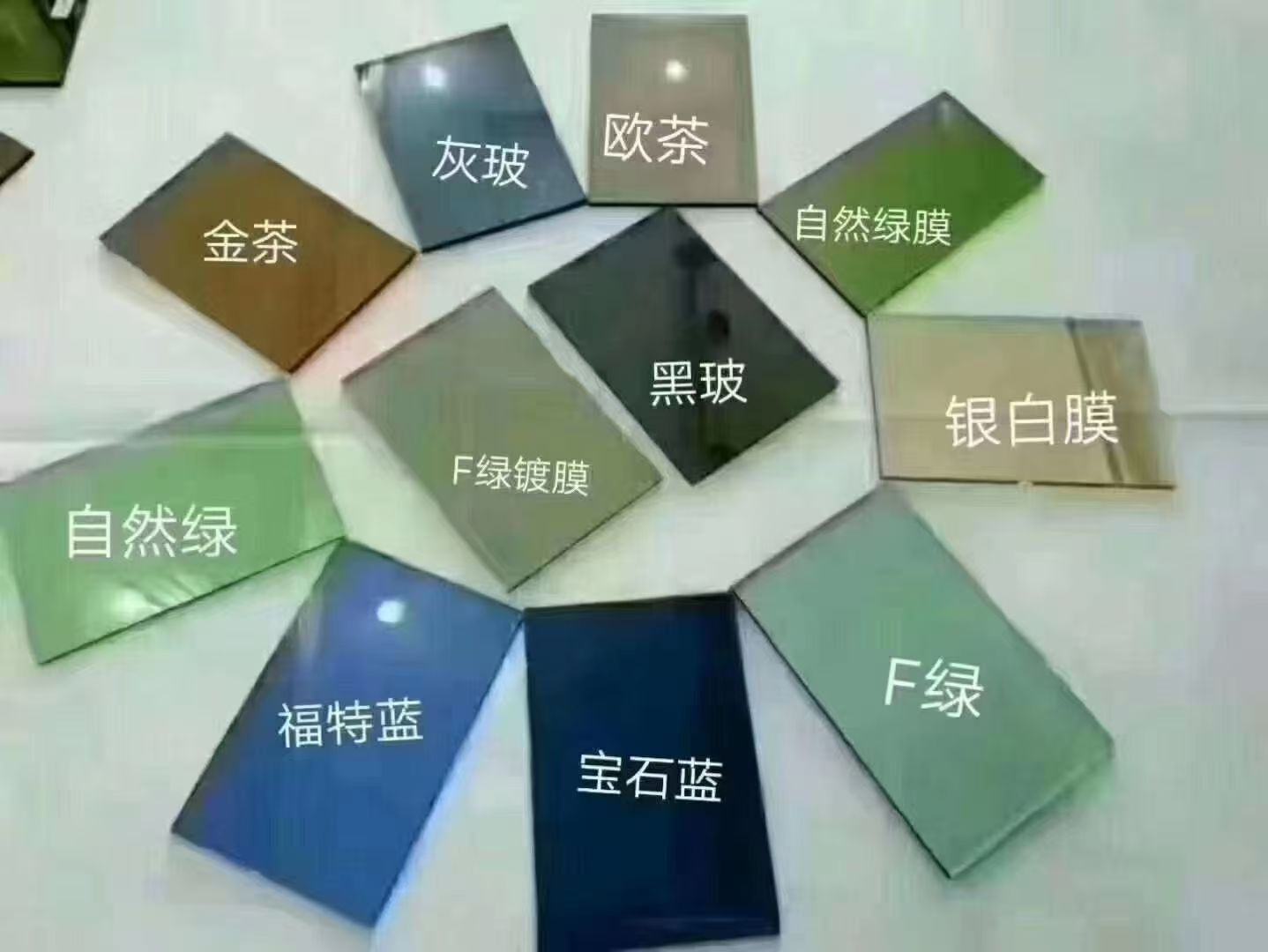 双宇伟业玻璃加工车间,展示精密的玻璃切割与磨边设备