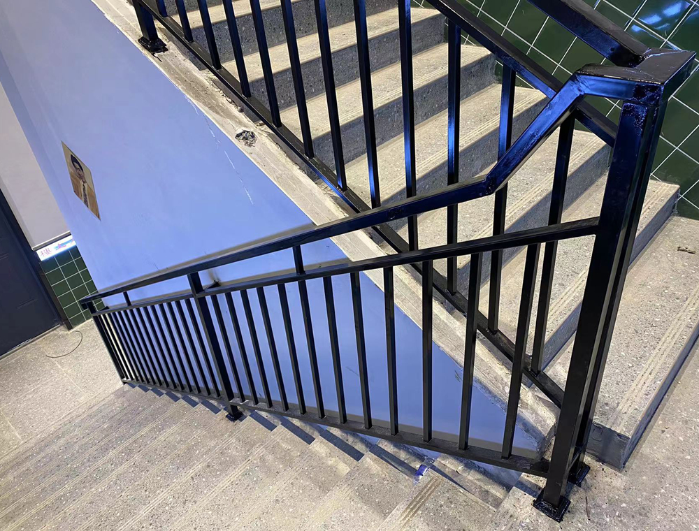 邢台艺偌铁艺阳台护栏精湛焊接与表面处理工艺展示