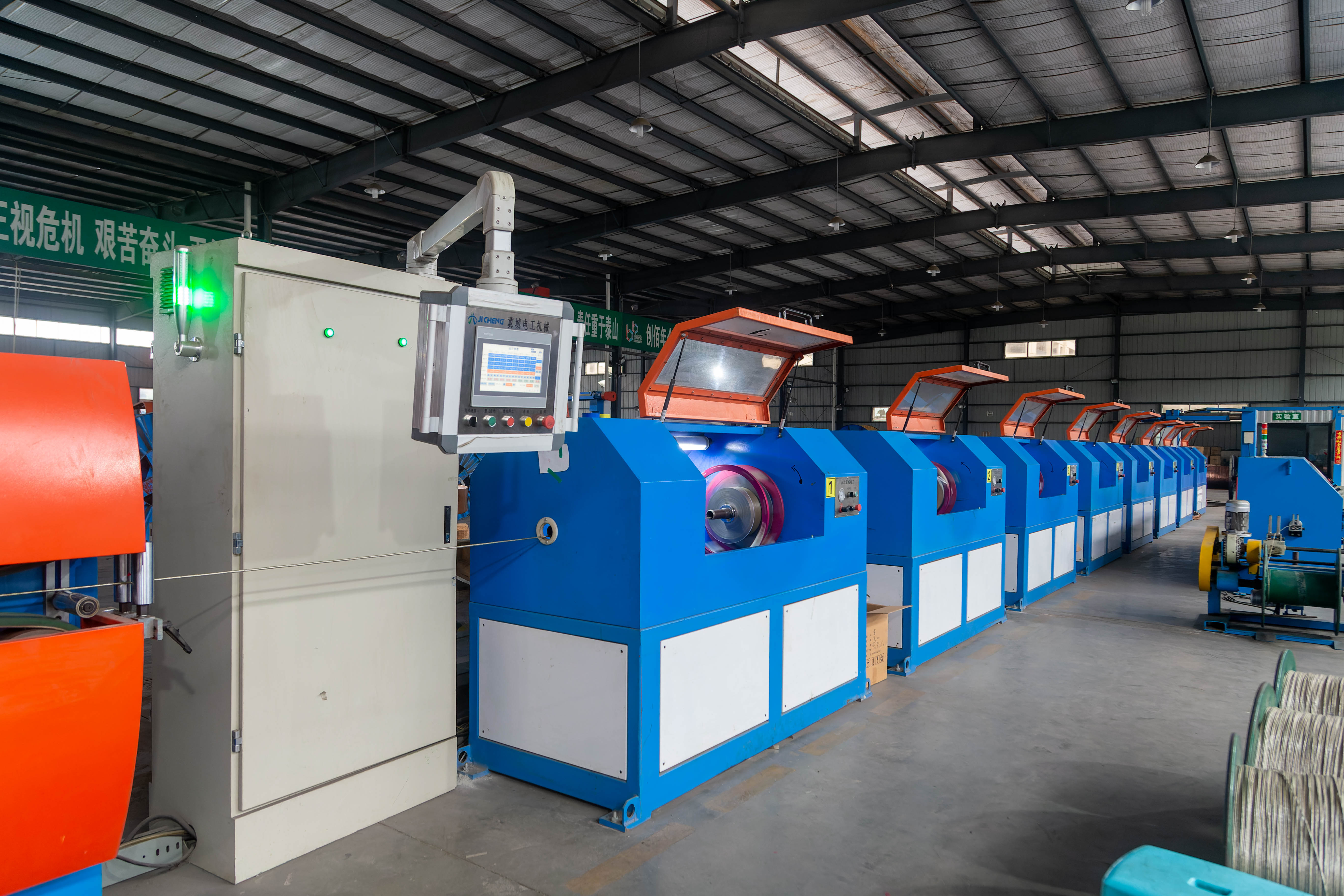 鑫佰亿线缆先进的生产车间与检测设备