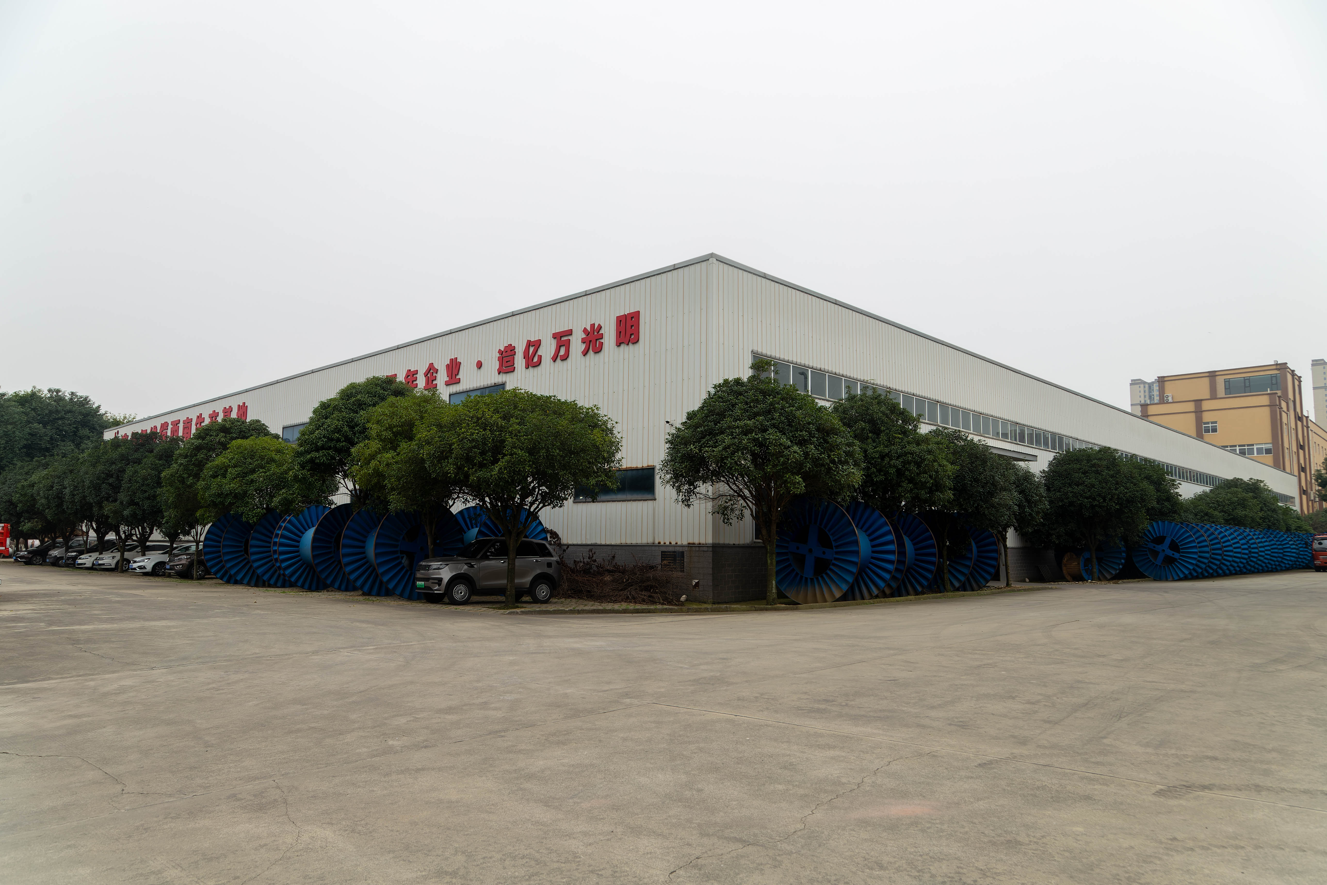 鑫佰亿线缆产品在新能源及工业领域的应用