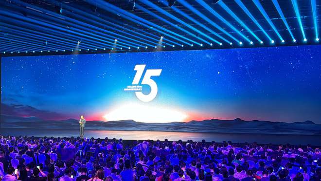 玄戒 O1 芯片、小米 YU7 齐发，雷军：不论顺逆境，都要不断向前