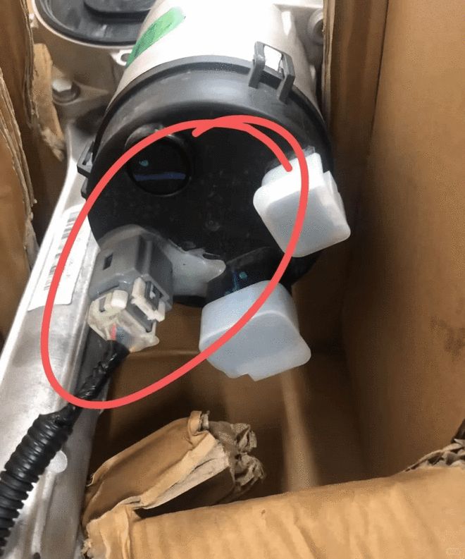  小鹏 P7+ 被指设计缺陷，多车主控诉售后“转向机打胶”维修