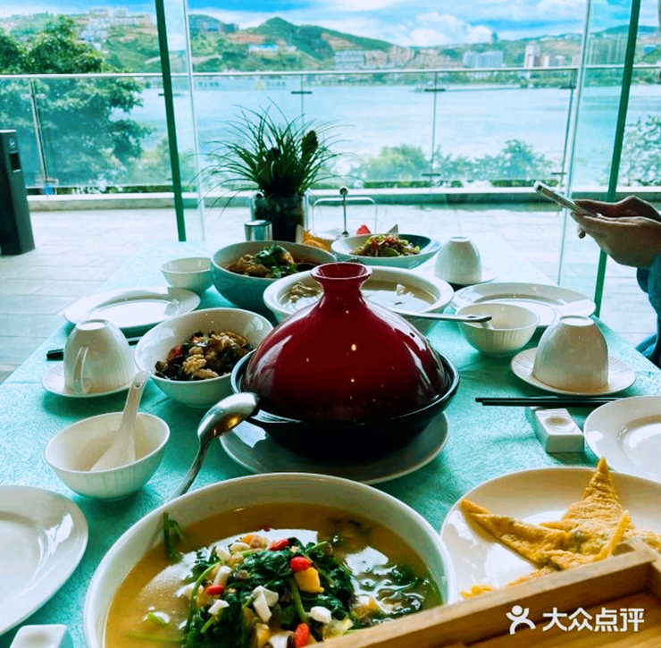 美团旅行：“四线城市”高星酒店成增速顶流带热“周边 2 小时交通圈” 
