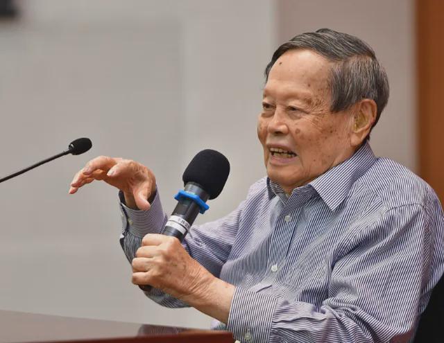 潘建伟饶毅等参加杨振宁先生追思会:他会成为天上一颗星星,在夜空中对我们微笑