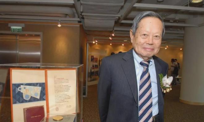 潘建伟饶毅等参加杨振宁先生追思会:他会成为天上一颗星星,在夜空中对我们微笑